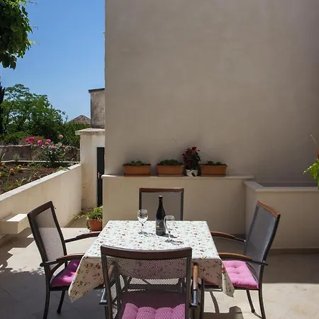 Guest house Aurelia 3*