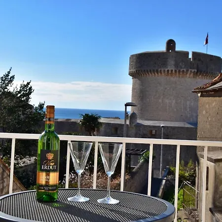 Aurelia 3*